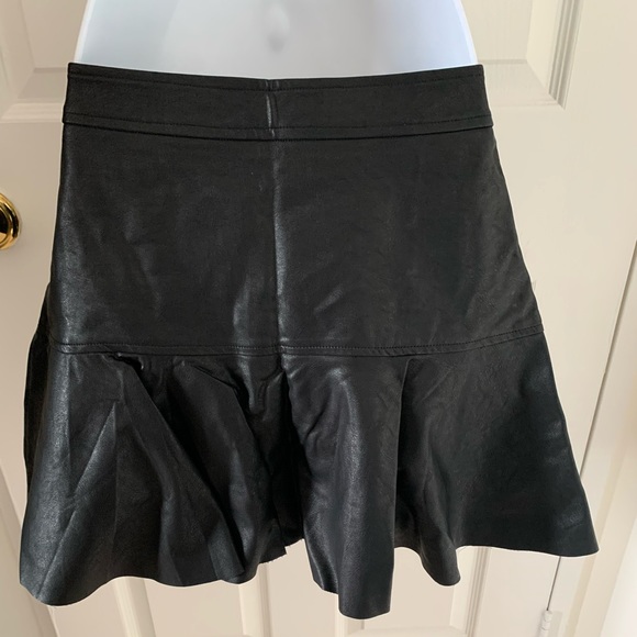 Black Pleather Mini Skirt with Front Zipper from Forever 21 NWOT - Picture 4 of 8
